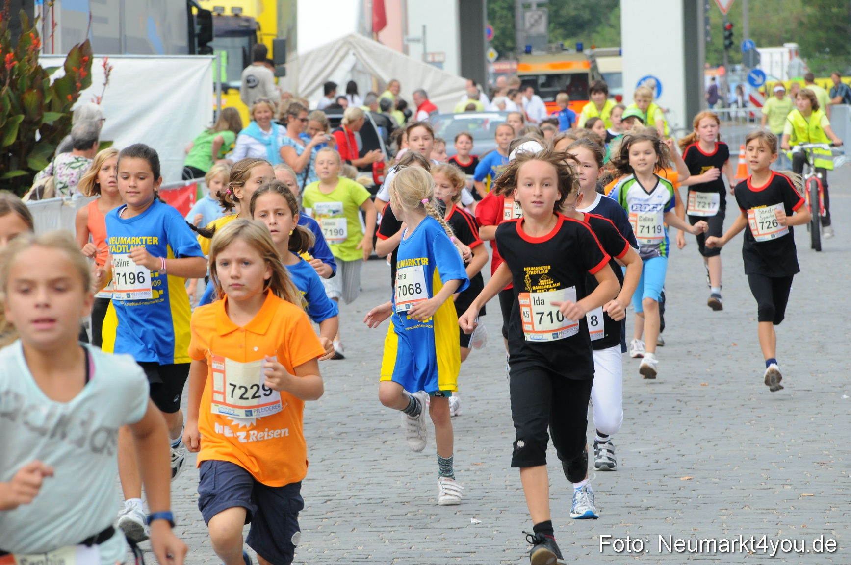 0079 Stadtlauf Neumarkt Bambinilaeufe 200909